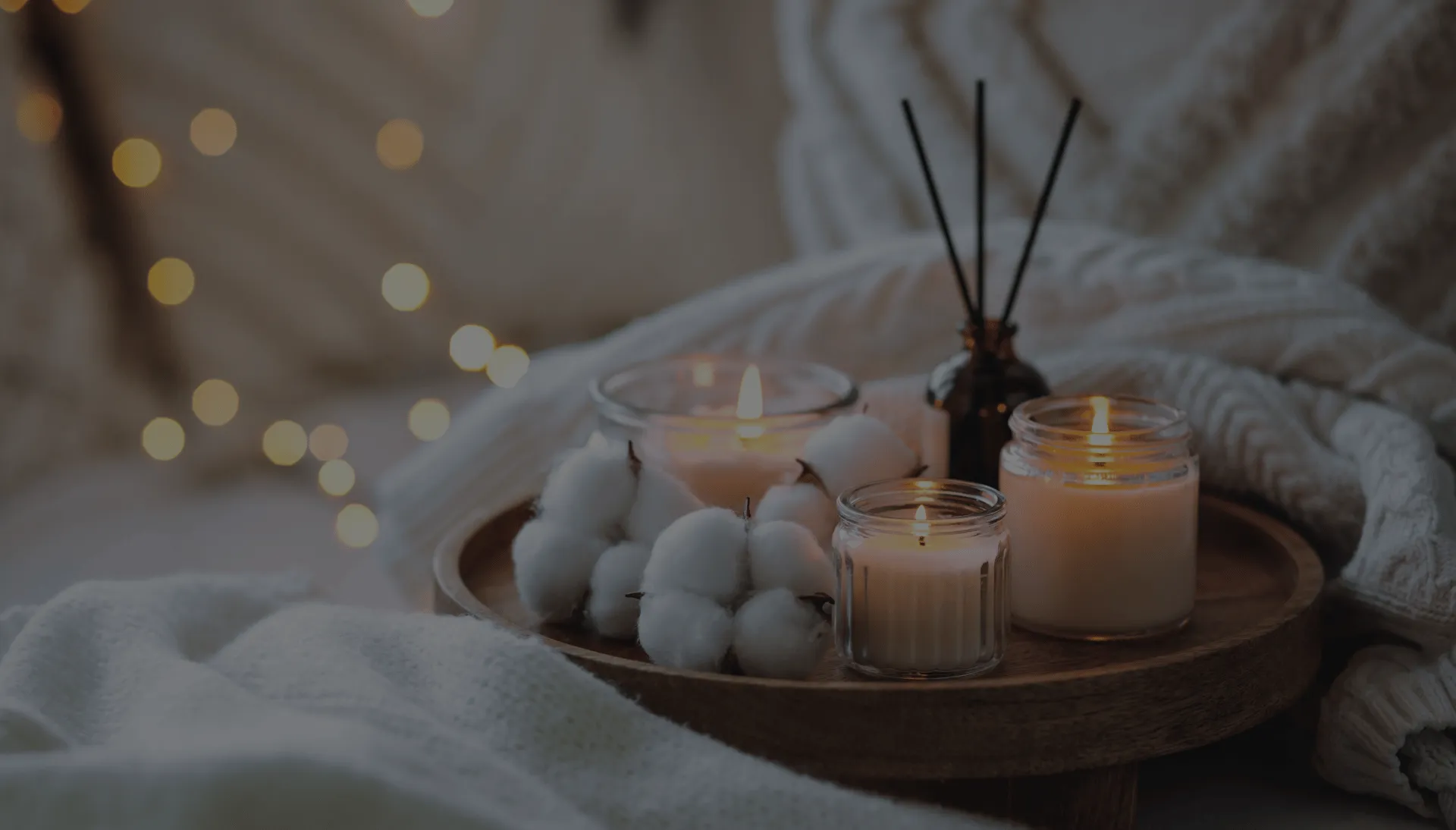 Sfondo della sezione con mockup del sito web per centro estetico e benessere