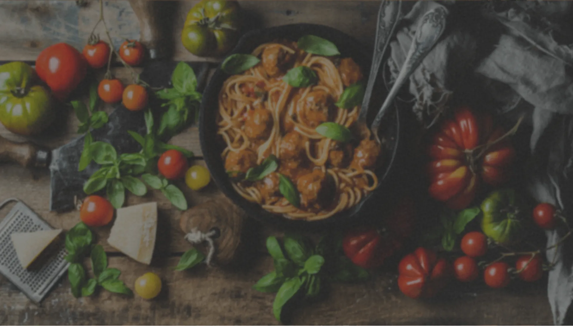 Sfondo della sezione con mockup del sito web per ristorante